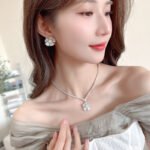 Flower zirconia jewelry set wholesale – elegant flower necklace and matching zircon earrings, gold plated fashion jewelry.