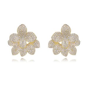 Wholesale flower zircon earrings with white pavé crystals on real gold plated copper from JuneJewelry.com – luxury floral studs for bulk orders.