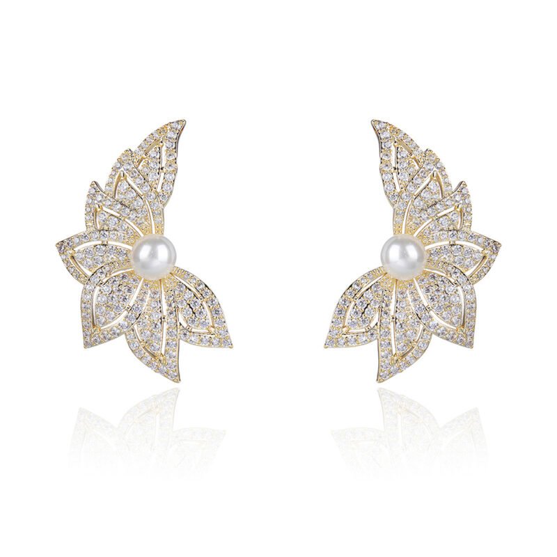 Wholesale butterfly pearl earrings with zircon pave and gold plated copper from JuneJewelry.com – luxury 925 silver needle fashion jewelry for bulk orders.