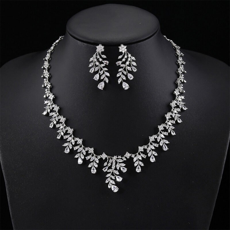 Wholesale zircon jewelry sets featuring teardrop and marquise cut stones in 18K gold plated copper from JuneJewelry.com – luxury bridal accessories for bulk purchase.