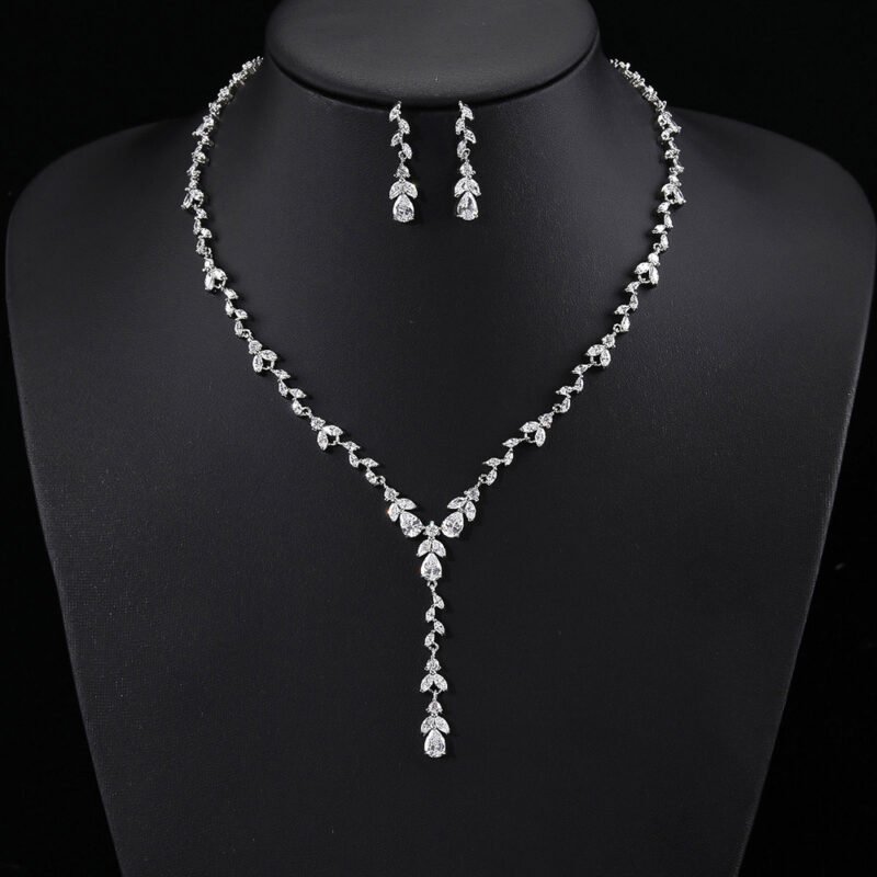 Wholesale copper zircon jewelry set with marquise-cut stones and real gold plating from JuneJewelry.com – luxury bridal accessories for bulk orders.