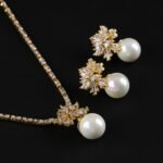 Wholesale snowflake jewelry set with shell pearls and zircon stones on 18K gold plated copper from JuneJewelry.com – luxury 925 silver needle bridal jewelry.