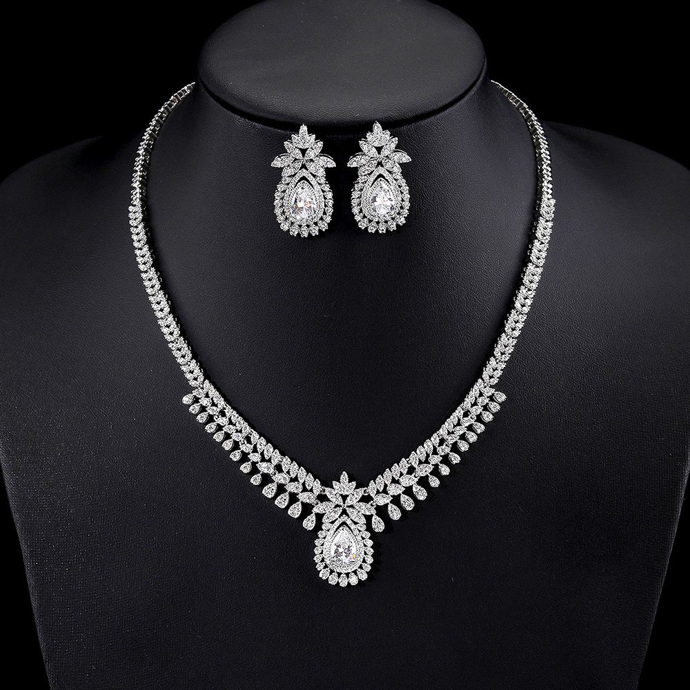 CN11042-1.435.A Wholesale copper zircon set featuring a luxury teardrop pendant and matching earrings in 18K gold plating from JuneJewelry.com.