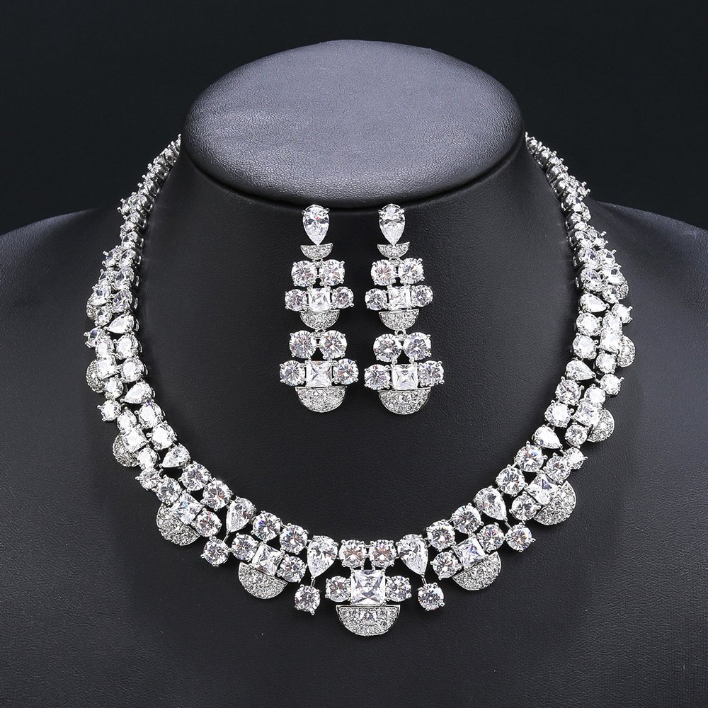 CN11326.693.A Wholesale copper zircon jewelry set featuring a heavy crystal necklace and 925 silver needle earrings from JuneJewelry.com – luxury bridal jewelry for bulk buyers.