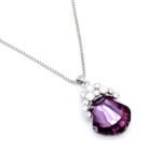 Elegant Swarovski element shell-shaped crystal pendant necklace in gold and white gold plating, sparkling jewelry from junejewelry.com.