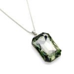 Minimalist rectangle-shaped Swarovski element crystal pendant necklace in white gold plated copper for fashion jewelry wholesale at junejewelry.com.