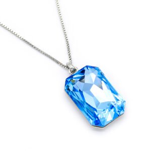 Minimalist rectangle-shaped Swarovski element crystal pendant necklace in white gold plated copper for fashion jewelry wholesale at junejewelry.com.