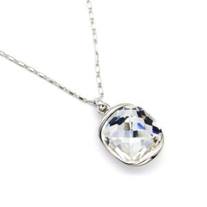 High-quality square Swarovski element crystal pendant necklace in gold and silver plating for fashion jewelry wholesale at junejewelry.com.