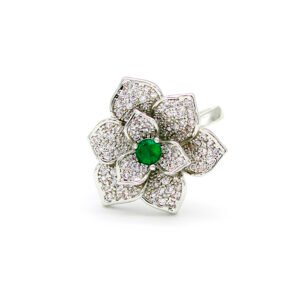 Wholesale floral zircon ring with emerald green center stone and gold plated copper from JuneJewelry.com – adjustable flower ring for bulk orders.