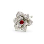 Wholesale floral zircon ring with emerald green center stone and gold plated copper from JuneJewelry.com – adjustable flower ring for bulk orders.