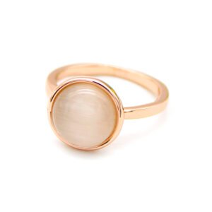 Wholesale cats eye ring with a luminous cabochon stone and rose gold plated alloy from JuneJewelry.com – unique boutique jewelry for bulk orders.