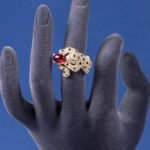 Wholesale leopard zircon ring with 18K gold plated copper and a red oval stone from JuneJewelry.com – adjustable animal jewelry for bulk orders.