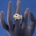 Wholesale leopard zircon ring with 18K gold plated copper and a red oval stone from JuneJewelry.com – adjustable animal jewelry for bulk orders.