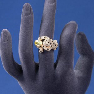 Wholesale leopard zircon ring with 18K gold plated copper and a red oval stone from JuneJewelry.com – adjustable animal jewelry for bulk orders.