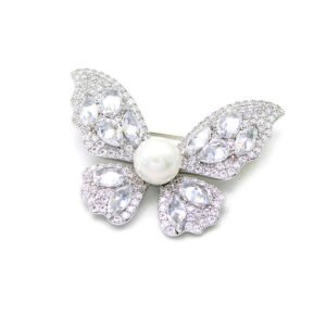 Wholesale butterfly zircon brooch with central pearl and platinum plated copper from JuneJewelry.com – luxury animal jewelry for bulk orders.