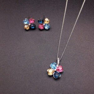 Wholesale Swarovski Jewelry Set with platinum plated copper pendant and earrings from JuneJewelry.com.