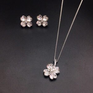 Wholesale Swarovski Jewelry Set with platinum plated copper pendant and earrings from JuneJewelry.com.