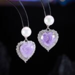 Light luxury ice-cracked zircon heart pearl jewelry set wholesale featuring a classic round pearl strand necklace with a front-facing OT toggle clasp, a micro-pave halo peach heart pendant, and matching pearl-topped drop earrings from junejewelry.com