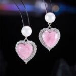 Light luxury ice-cracked zircon heart pearl jewelry set wholesale featuring a classic round pearl strand necklace with a front-facing OT toggle clasp, a micro-pave halo peach heart pendant, and matching pearl-topped drop earrings from junejewelry.com