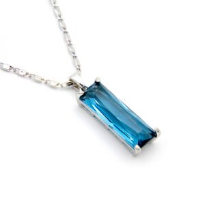 Wholesale rectangle crystal pendant necklace featuring platinum plated copper with ocean blue baguette Swarovski element crystal from JuneJewelry.com.