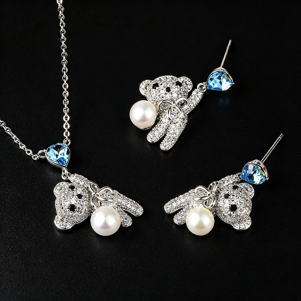 G100195E05A.231.A Wholesale pearl bear jewelry set featuring platinum plated copper with blue heart Swarovski element crystals and white pearls from JuneJewelry.com.
