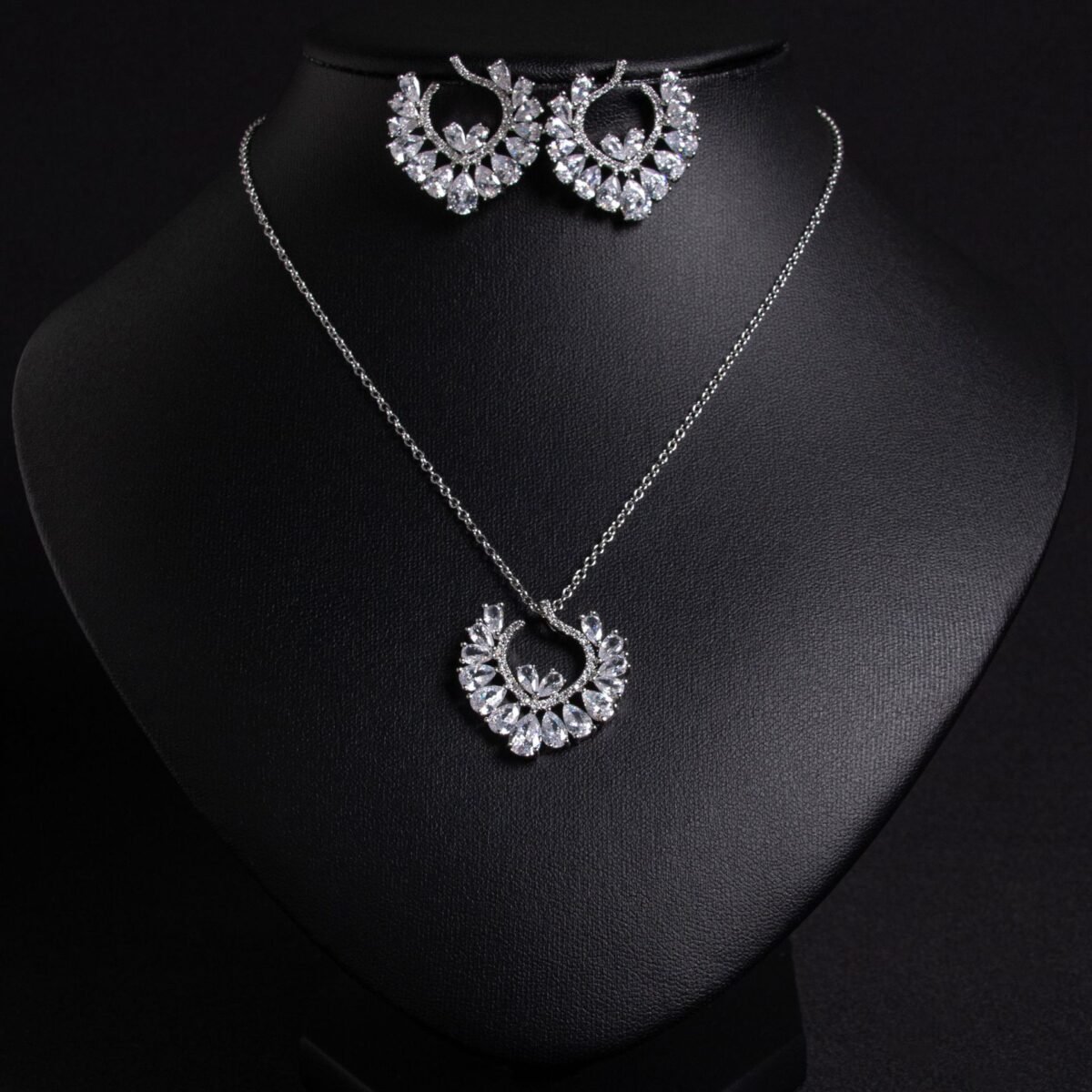 Niche hollow heart crystal jewelry set wholesale featuring an openwork marquise cubic zirconia heart wreath pendant necklace and matching heart earrings from junejewelry.com