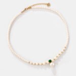 Niche small pearl necklace jewelry set wholesale featuring delicate round faux pearls, an emerald-green cubic zirconia center accent, and matching pearl stud earrings from junejewelry.com