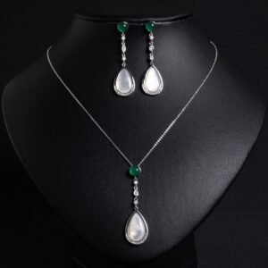 Niche teardrop shell pearl zircon jewelry set wholesale featuring a pear-shaped mother-of-pearl drop topped with a round green agate gem and crystal linear chain, paired with matching drop earrings from junejewelry.com