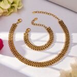316L stainless steel woven mesh link chain choker necklace and matching bracelet jewelry set in 18K gold and silver finishes.