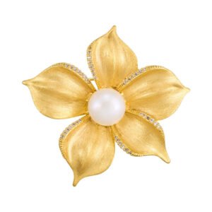 Vintage brushed gold flower pearl brooch wholesale featuring wire-brushed matte gold petals, micro-pave cubic zirconia edges, and a large central white freshwater pearl from junejewelry.com