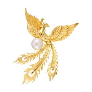 Chinese style brushed golden phoenix pearl brooch wholesale featuring wire-brushed gold feathers, outstretched wings, flowing tail plumes, and a central white freshwater pearl from junejewelry.com.