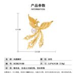 Chinese style brushed golden phoenix pearl brooch wholesale featuring wire-brushed gold feathers, outstretched wings, flowing tail plumes, and a central white freshwater pearl from junejewelry.com.
