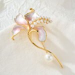 Delicate enamel lily flower pearl brooch wholesale featuring hand-applied gradient enamel petals, arched small pearl stamen cluster, and a large freshwater pearl accent on a graceful stem from junejewelry.com