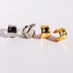 Wholesale modern curved concave huggie hoop earrings with genuine 18K gold and white gold plating on copper