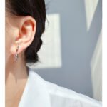 Wholesale two-tone dual spindle bar stud earrings with genuine 18K gold and white gold plating on copper