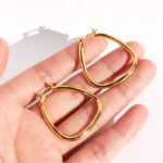 Wholesale modern curved teardrop open hoop earrings with genuine 18K gold and white gold plating on copper