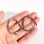 Wholesale modern curved teardrop open hoop earrings with genuine 18K gold and white gold plating on copper