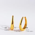 Wholesale modern waterdrop oval huggie hoop earrings with genuine 18K gold and white gold plating on copper