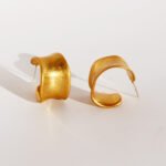 Wholesale modern wide curved open C hoop earrings with genuine 18K gold and white gold plating on copper