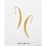 Wholesale modern minimalist long curved drop wire earrings with genuine 18K gold and white gold plating on copper