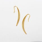 Wholesale modern minimalist long curved drop wire earrings with genuine 18K gold and white gold plating on copper