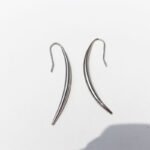 Wholesale modern minimalist long curved drop wire earrings with genuine 18K gold and white gold plating on copper