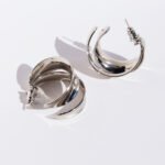 Wholesale modern wide folded wave C-shape hoop earrings with genuine 18K gold and white gold plating on copper