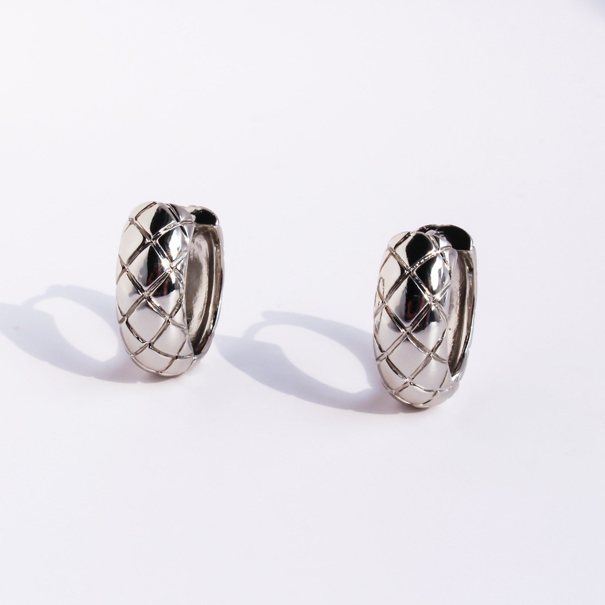 631 (3) Wholesale classic French quilted lattice pattern huggie hoop earrings with genuine 18K gold and white gold plating on copper