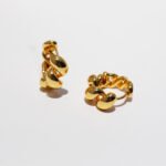Wholesale chunky curb chain huggie hoop earrings with genuine 18K gold and white gold plating on copper