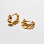 Wholesale chunky curb chain huggie hoop earrings with genuine 18K gold and white gold plating on copper