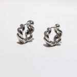 Wholesale chunky curb chain huggie hoop earrings with genuine 18K gold and white gold plating on copper