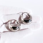 Wholesale classic chunky teardrop waterdrop hoop earrings with genuine 18K gold and white gold plating on copper