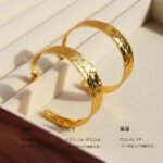 Wholesale vintage hammered texture wide C-shape hoop earrings with genuine 18K gold plating on copper