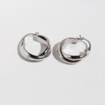 Wholesale modern twisted crossover intertwined hoop earrings with genuine 18K gold and white gold plating on copper
